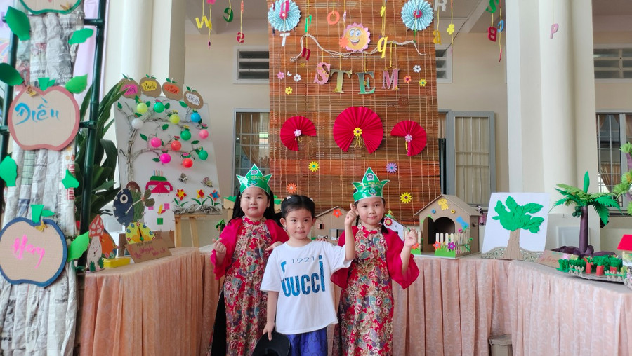 Sản phẩm trưng bày của các lớp.