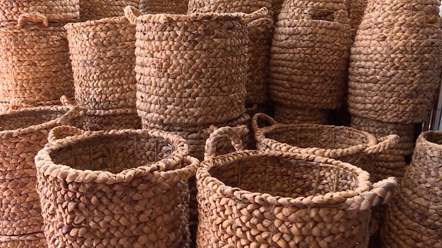 Một trong những sản phẩm làm từ lục bình của CLB. Một trong những sản phẩm làm từ lục bình của CLB.