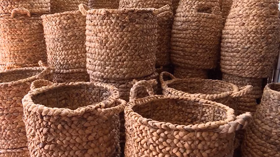 Một trong những sản phẩm làm từ lục bình của CLB.