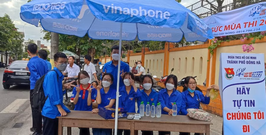 Lực lượng tình nguyện tiếp sức mùa thi.