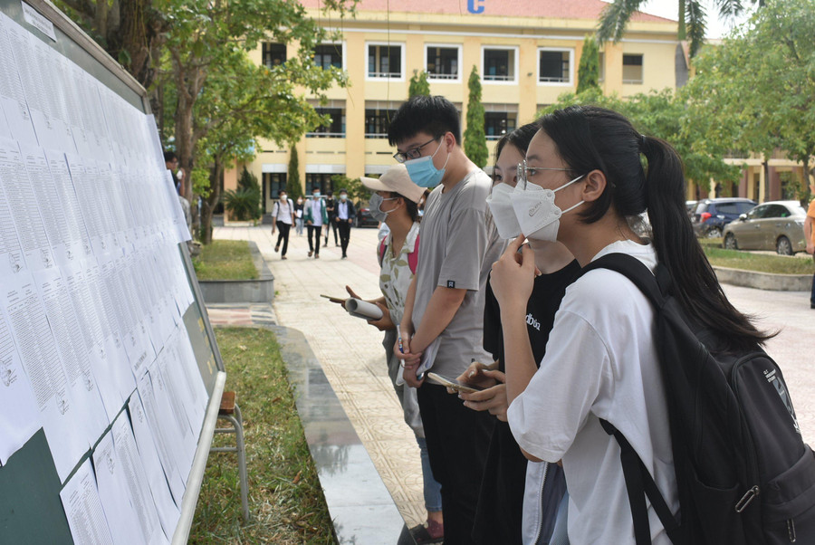 Thí sinh xem sơ đồ các phòng thi tại Điểm thi Trường THPT Chuyên Võ Nguyên Giáp. Thí sinh xem sơ đồ các phòng thi tại Điểm thi Trường THPT Chuyên Võ Nguyên Giáp.