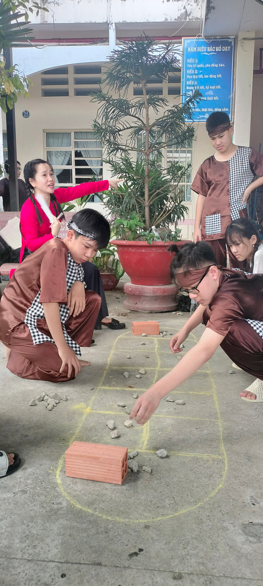 Trò chơi Ô ăn quan. Trò chơi Ô ăn quan.