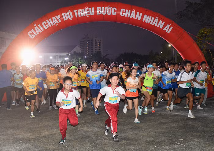 Hơn 750 vận động viên tham gia giải chạy bộ "Triệu bước chân nhân ái".