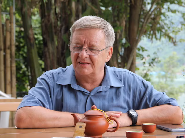 Ông Howard Limbert - Chuyên gia hang động Hoàng gia Anh.