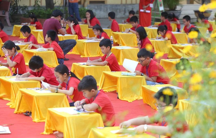 Học sinh TH tham gia hội thi trong ngày hội giao lưu học sinh tiêu biểu của ngành GD&ĐT TP.Đồng Hới năm 2019.