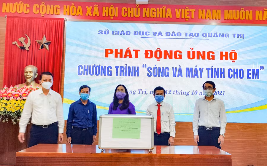 Thông qua kênh đầu mối tiếp nhận là Sở GD&ĐT, tỉnh Quảng Trị đã vận động được gần 2,5 tỷ đồng tiền mặt