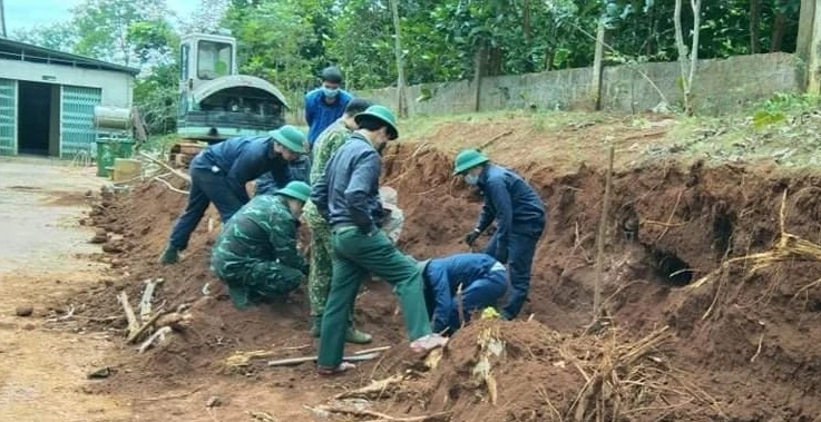 Đội quy tập hài cốt liệt sỹ Đoàn Kinh tế - Quốc phòng 337 vẫn đang mở rộng tìm kiếm khu vực vừa tìm thấy 2 hài cốt liệt sỹ