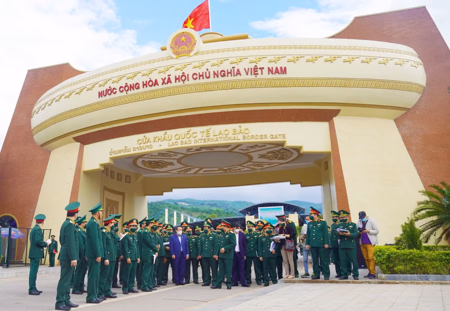 Quảng Trị là tỉnh được Bộ Quốc phòng giao nhiệm vụ tổ chức thực hiện chương trình giao lưu hữu nghị quốc phòng biên giới Việt Nam - Lào.