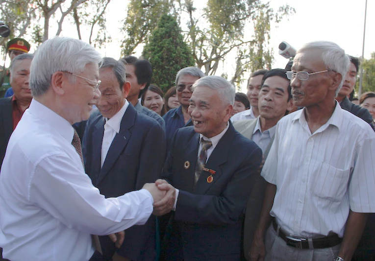 Tổng Bí thư Nguyễn Phú Trọng trò chuyện với nhân dân xã Triệu Thành huyện Triệu Phong tỉnh Quảng Trị (Ảnh Vĩnh Quý).