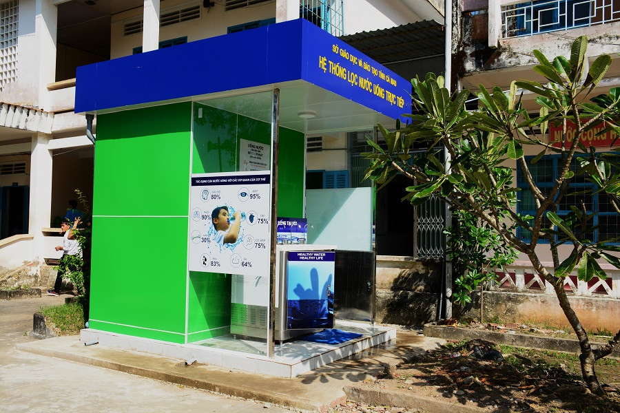 Hệ thống nước uống sạch được đầu tư tại nhiều điểm trường trên địa bàn tỉnh Cà Mau. Hệ thống nước uống sạch được đầu tư tại nhiều điểm trường trên địa bàn tỉnh Cà Mau.