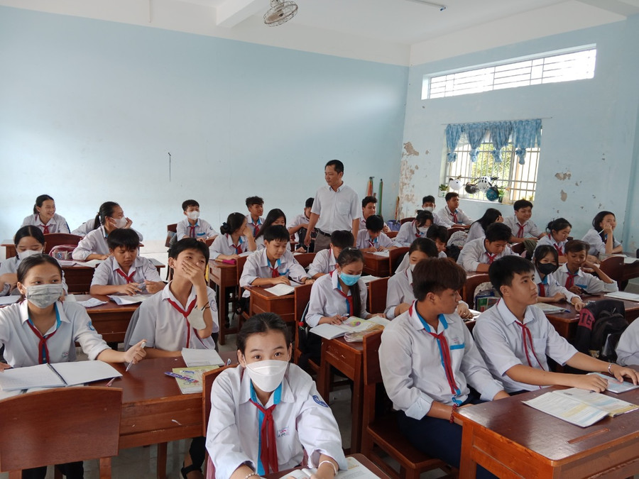 Học sinh Trường THCS Tân Lợi, xã Hồ Thị Kỷ, huyện Thới Bình, Cà Mau. Học sinh Trường THCS Tân Lợi, xã Hồ Thị Kỷ, huyện Thới Bình, Cà Mau.