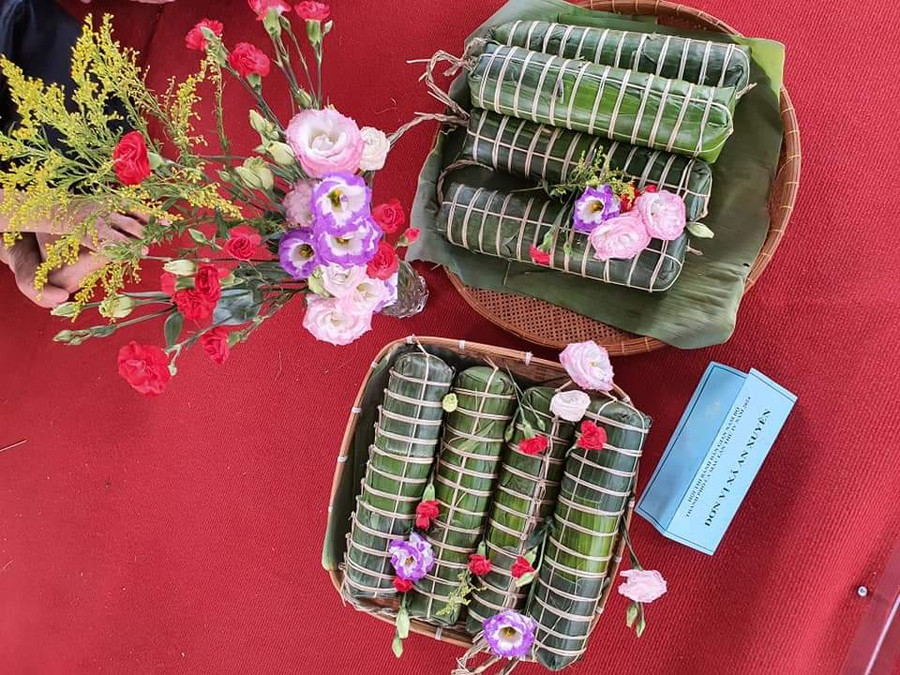 Bánh tét là một trong những loại bánh đặc trưng ở Nam bộ.