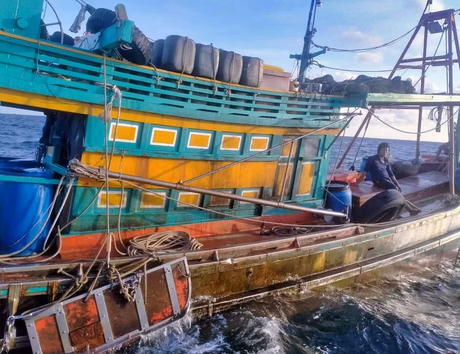 Tàu cá bị tấn công trên biển