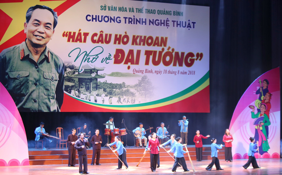 Những điệu hò khoan Lệ Thủy gắn chặt với đời sống của người dân. Những điệu hò khoan Lệ Thủy gắn chặt với đời sống của người dân.