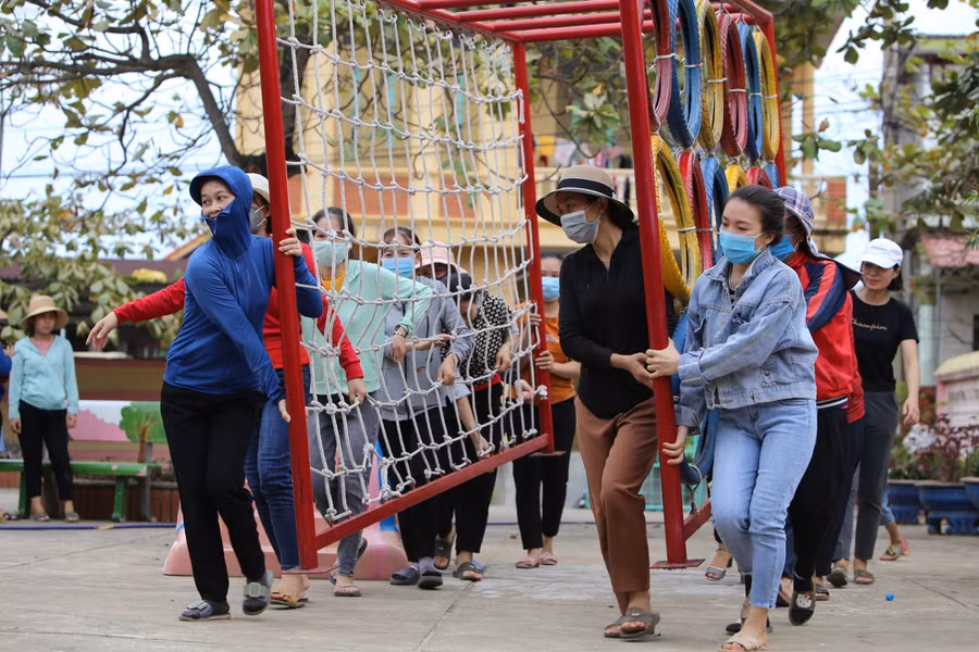 Di chuyển đồ chơi ngoài trời