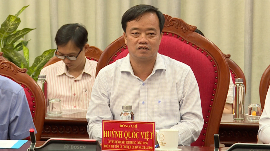 Ông Huỳnh Quốc Việt, Chủ tịch UBND tỉnh Cà Mau phát biểu tại buổi làm việc. Ông Huỳnh Quốc Việt, Chủ tịch UBND tỉnh Cà Mau phát biểu tại buổi làm việc.