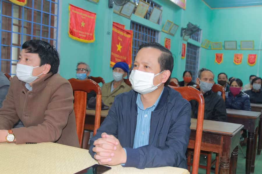 Bí thư Huyện ủy Triệu Phong - ông Trần Xuân Anh đến tham dự chương trình, chung vui với bà con.