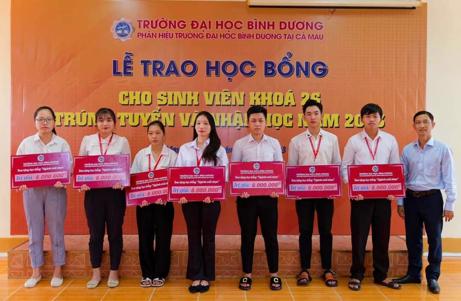 Hàng năm Trường Đại học Bình Dương có các gói học bổng hỗ trợ tân sinh viên