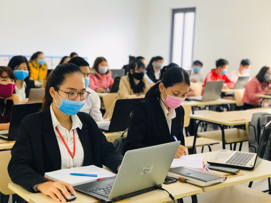 Tập huấn CNTT cho giáo viên phục vụ việc dạy học trực tuyến của trường TH Chu Văn An (Đồng Hới - Quảng Bình). Tập huấn CNTT cho giáo viên phục vụ việc dạy học trực tuyến của trường TH Chu Văn An (Đồng Hới - Quảng Bình).