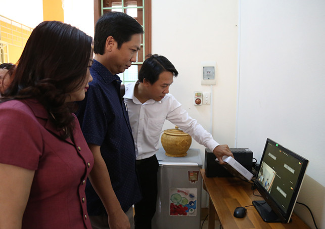 Kiểm tra hệ thống camera giám sát vừa được lắp đặt để phục vụ kỳ thi THPT Quốc gia năm 2019. Kiểm tra hệ thống camera giám sát vừa được lắp đặt để phục vụ kỳ thi THPT Quốc gia năm 2019.