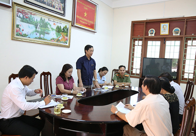 Ông Hoàng Nam, phó chủ tịch UBND tỉnh Quảng Trị yêu cầu các điểm thi cần phải đảm bảo điều kiện cơ sở vật chất, con người nhằm thực hiện tốt nhất nhiệm vụ của mình. Ông Hoàng Nam, phó chủ tịch UBND tỉnh Quảng Trị yêu cầu các điểm thi cần phải đảm bảo điều kiện cơ sở vật chất, con người nhằm thực hiện tốt nhất nhiệm vụ của mình.