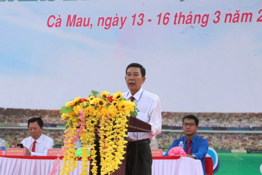 Ông Nguyễn Thanh Luận, Giám đốc Sở Giáo dục & Đào tạo tỉnh Cà Mau phát biểu khai mạc. Ông Nguyễn Thanh Luận, Giám đốc Sở Giáo dục & Đào tạo tỉnh Cà Mau phát biểu khai mạc.