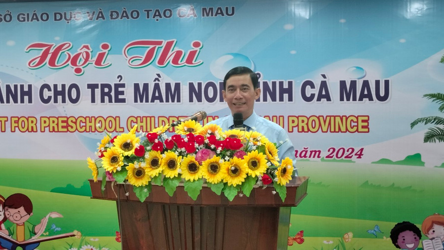 Ông Lê Hoàng Dự, Phó Giám đốc Sở GD&ĐT Cà Mau phát biểu khai mạc hội thi. Ông Lê Hoàng Dự, Phó Giám đốc Sở GD&ĐT Cà Mau phát biểu khai mạc hội thi.