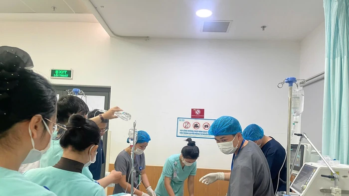 BUH kích hoạt báo động đỏ kịp thời cứu thành công bệnh nhân bị ngưng tim. (Ảnh: BV).
