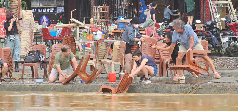 Hối hả dọn dẹp. 36662412185d9403cd4c8.jpg