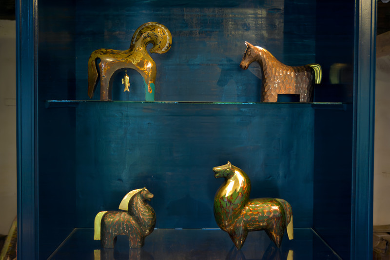 Cận kề Tết Bính Ngọ 2026, làng Củi Lũ (Hội An) trở thành điểm đến đầy sức hút với không gian trưng bày gần 30 linh vật ngựa độc bản. anh1.jpg