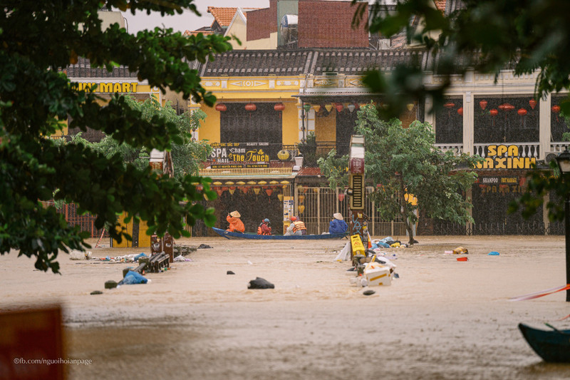 Cầu qua sông Hoài chìm trong nước. anh-7.jpg