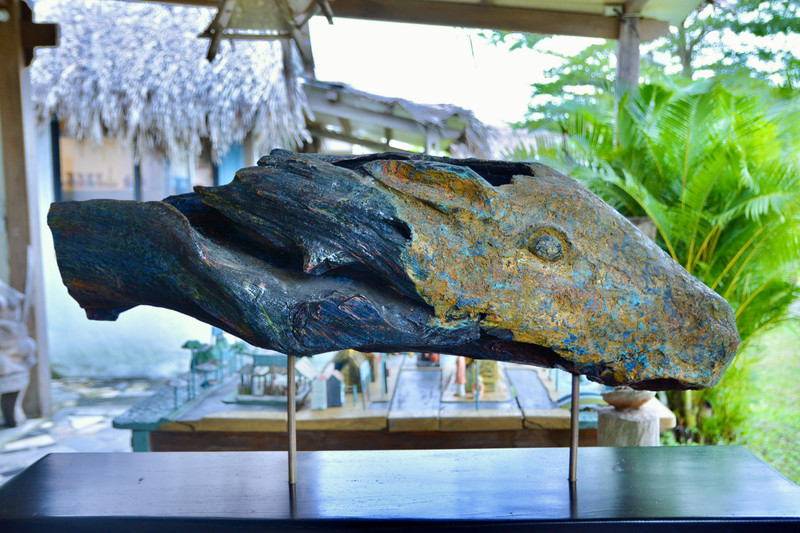 Tác phẩm đầu ngựa chế tác dựa trên hình dáng sẵn có của khúc gỗ. anh9.jpg