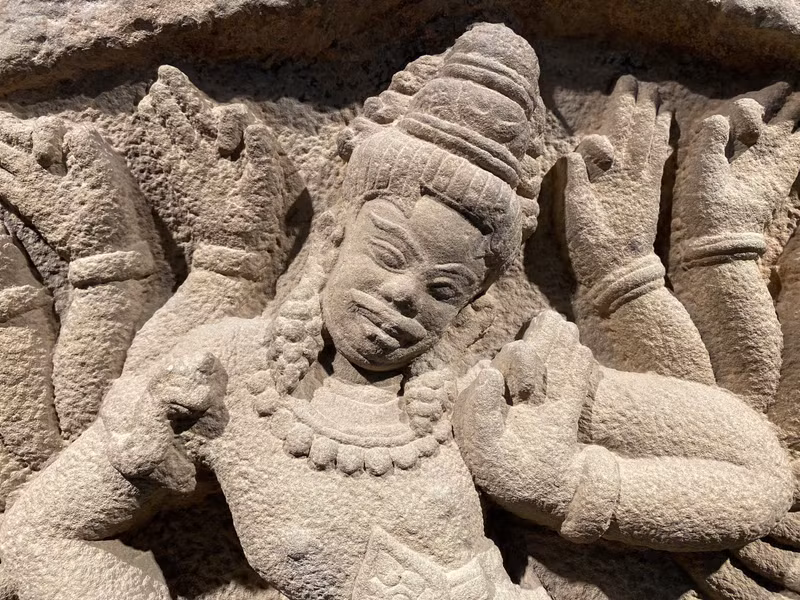 Phù điêu Shiva múa Phong Lệ do một công chức người Pháp - Camille Paris phát hiện tại Phong Lệ khoảng năm 1890. anh-2.jpg