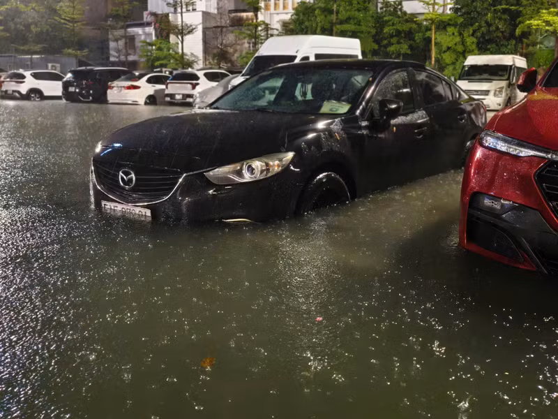 Nước ngập từ 30cm đến 50cm, có nơi trên 50cm. cd3074e81e67aa39f376.jpg