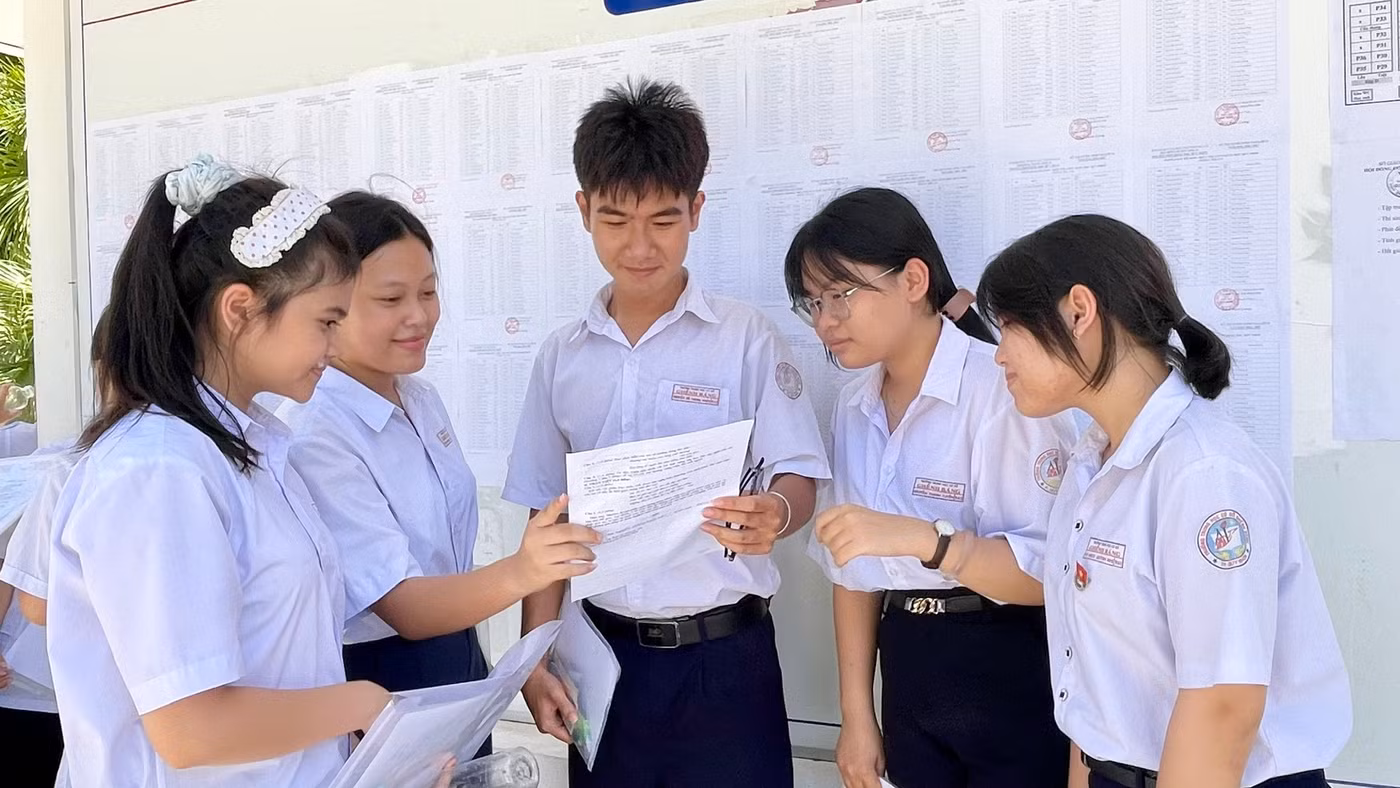 Thí sinh hoàn thành bài thi môn Ngữ văn trong Kỳ thi tuyển sinh vào lớp 10 tại Gia Lai.