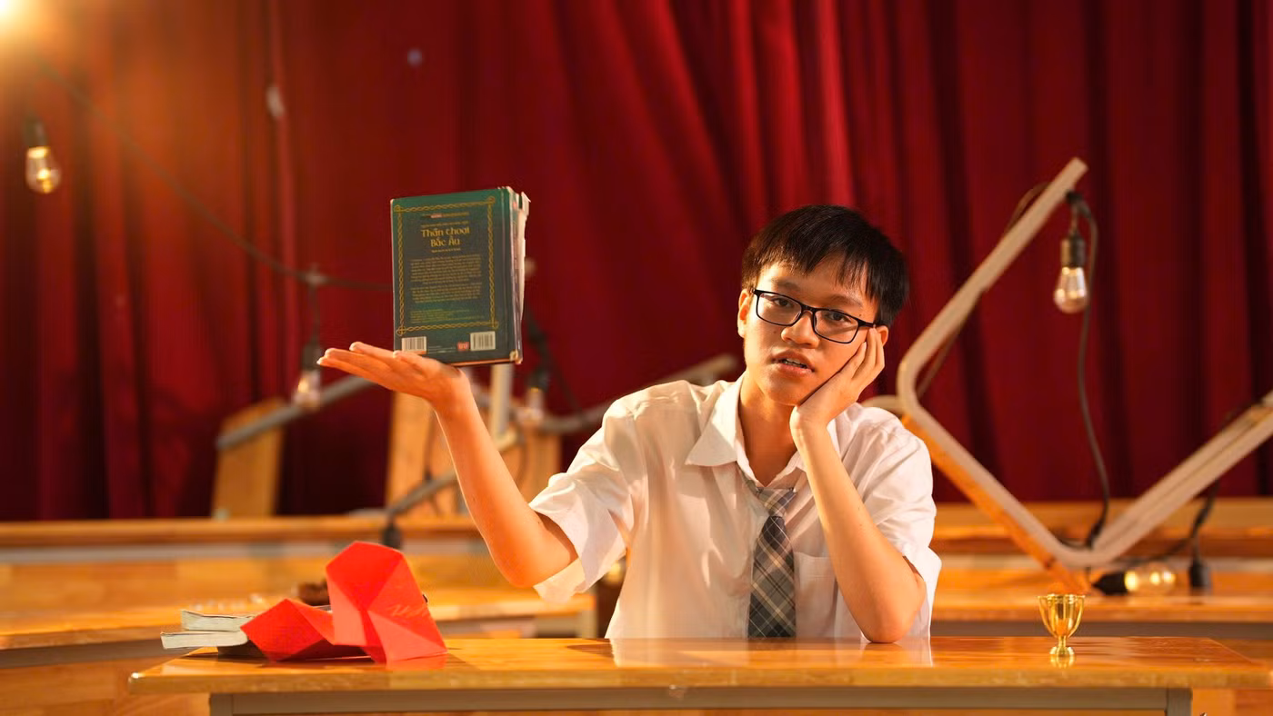 Cha chạy xe tải, mẹ bán cá nuôi ước mơ cho cậu học trò đạt 10 điểm môn Toán 