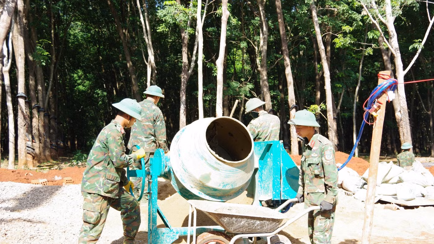 Lực lượng quân đội hỗ trợ, sớm đưa trường nội trú liên cấp tại Gia Lai đi vào hoạt động.
