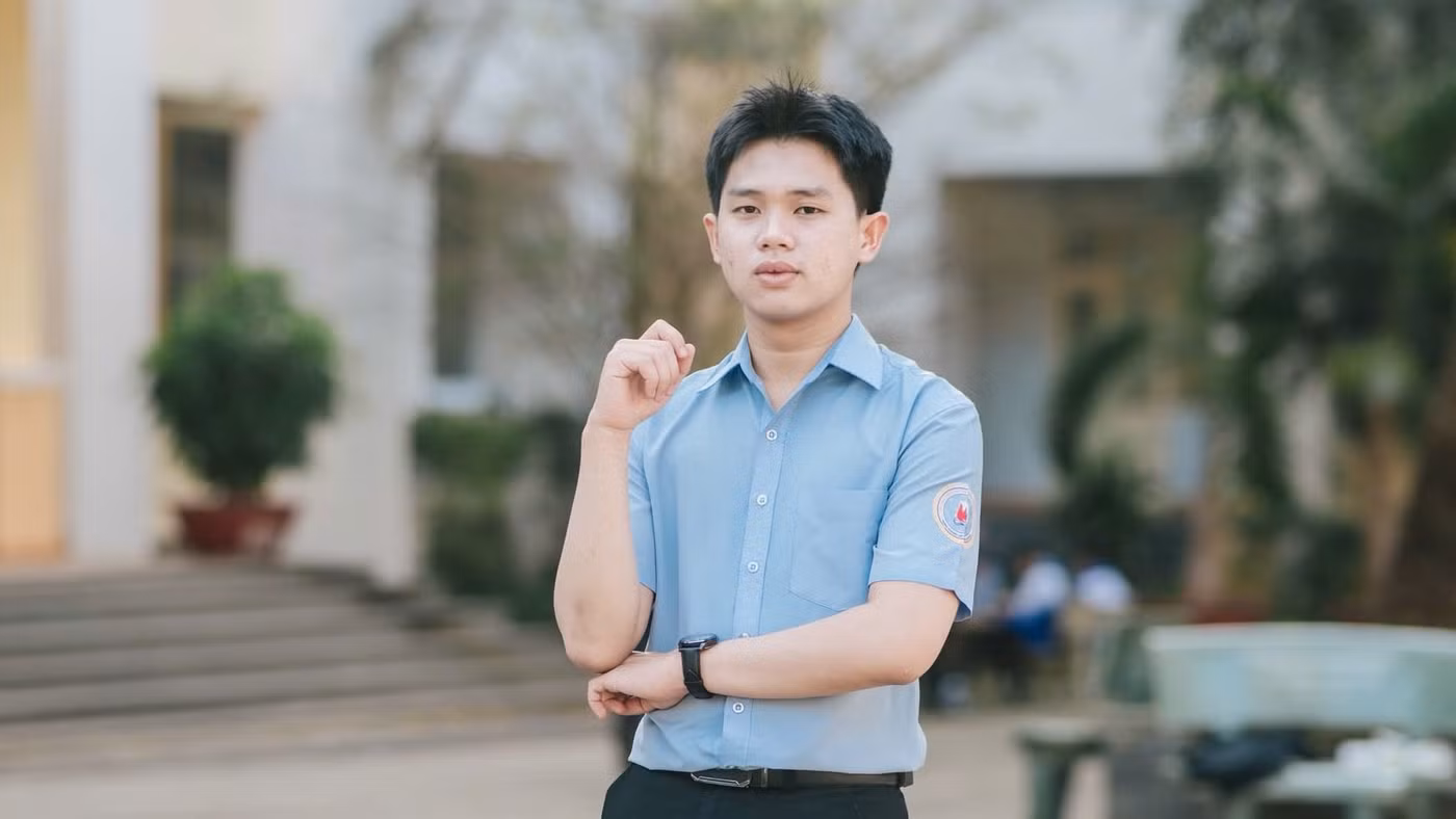 Hai nam sinh Gia Lai bật mí bí quyết giành cú đúp điểm 10