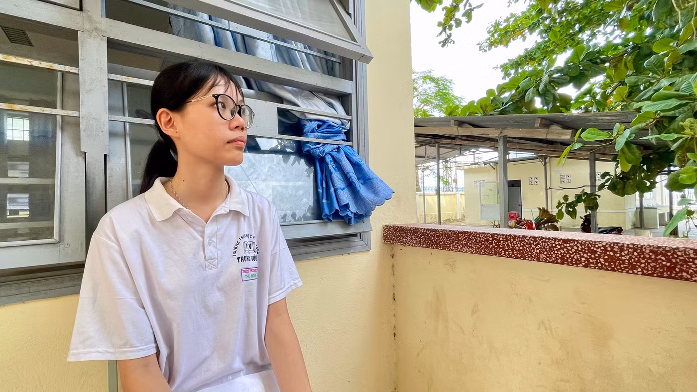 Cô nữ sinh mồ côi mong rằng có thể vững vàng trong cuộc sống để lo cho em gái.
