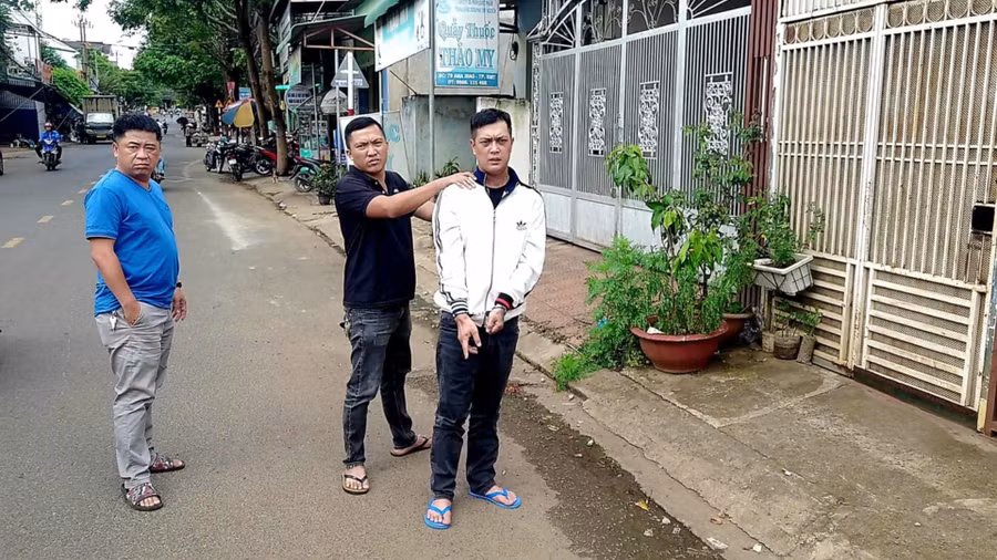 Công an bắt giữ Huỳnh Dương Bảo. (Ảnh: SD)