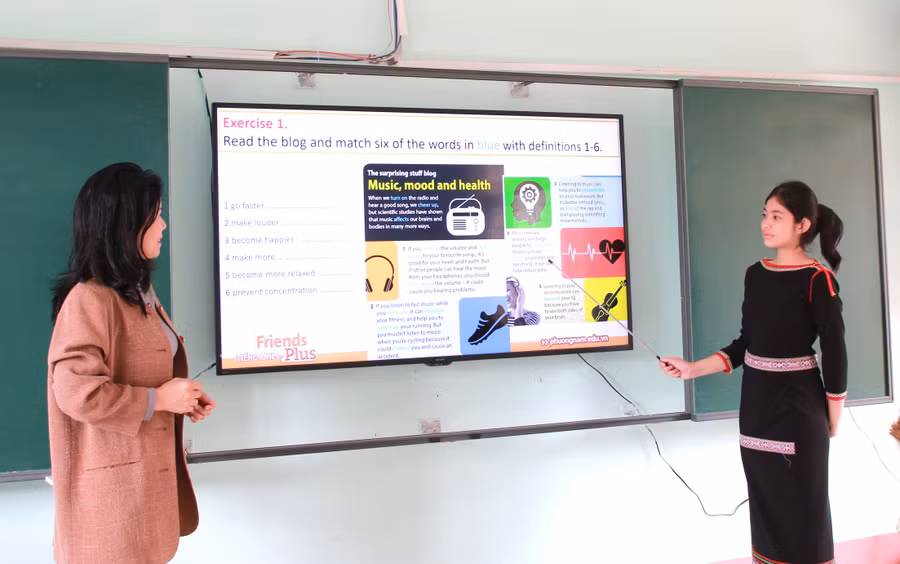 Một tiết học của cô và trò Trường PTDT nội trú THCS Buôn Ma Thuột, Đắk Lắk. (Ảnh: TT)