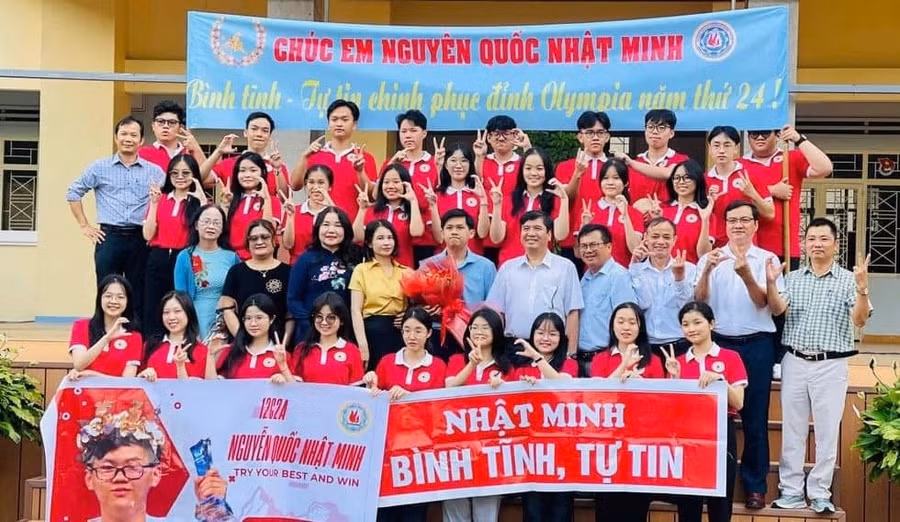 Thông điệp thầy cô và các bạn học sinh Trường THPT chuyên Hùng Vương gửi tới Nguyễn Quốc Nhật Minh trước trận chung kết. (Ảnh: P.T.H)