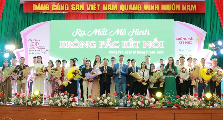 Mô hình "Krông Pắc kết nối" đã tiếp thêm động lực để thầy cô giáo nỗ lực dạy tốt, học sinh học tốt. (Ảnh: Thành Tâm)