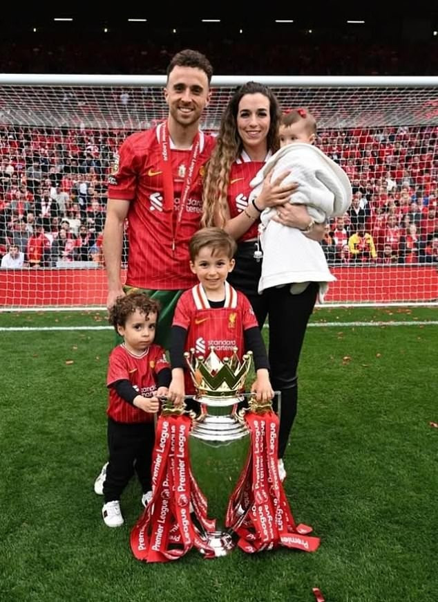 Liverpool có hành động đặc biệt với gia đình tiền vệ xấu số Diogo Jota