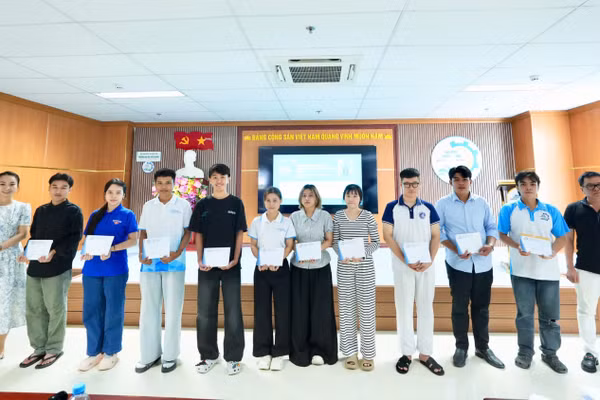 Sinh viên Trường Đại học Kiên Giang nhận Học bổng Long Lê năm 2026.