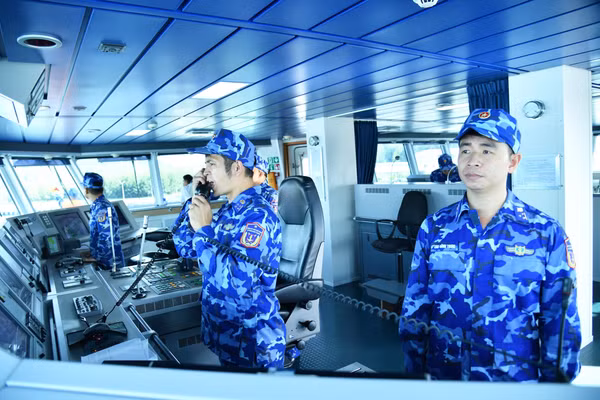 Luyện tập các tình huống báo động chiến đấu trên tàu.