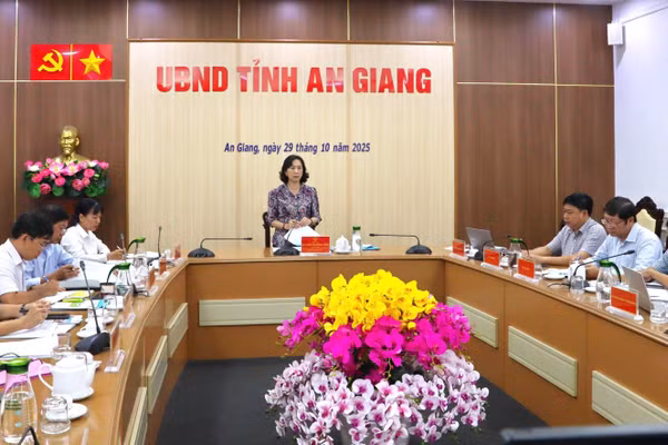 Quang cảnh buổi làm việc.
