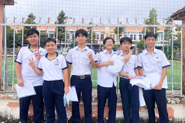 Thí sinh dự thi trường chuyên ở An Giang vững tin trước giờ làm bài