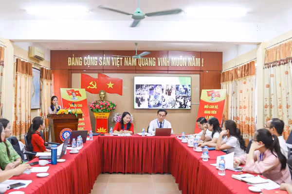 Toàn cảnh sinh hoạt chuyên đề “Vững tay nghề, sáng đạo đức, chuẩn tác phong công nghiệp theo gương Bác".