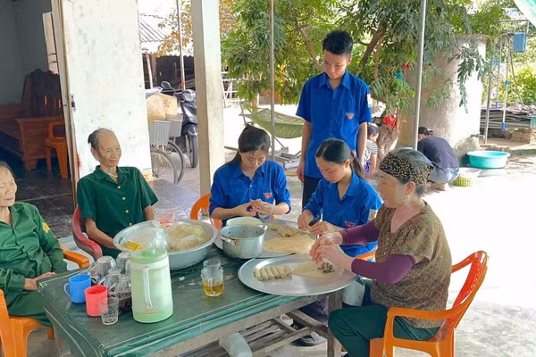 Hà Tĩnh trao gửi hơn 150 mâm cơm nghĩa tình đến các gia đình chính sách, thân nhân liệt sĩ trong tháng 7 tri ân.
